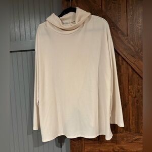 Eri and Ali nwot turtle neck ribbed tunic. Color ivory size XL